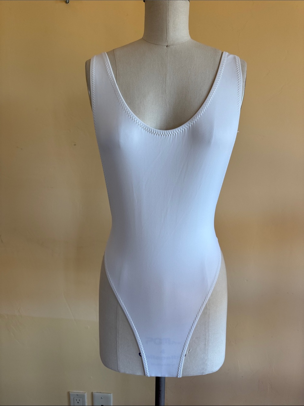 Sleek Sexy White High Cut Scoop One-Piece Swimsuit